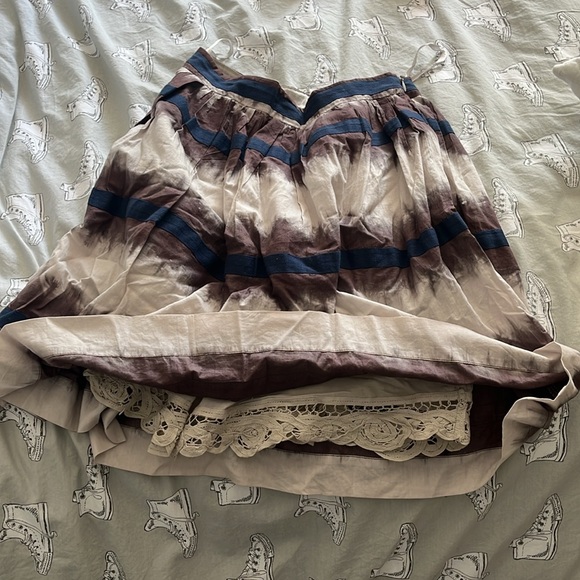 Skirt from Anthropologie. Barely worn. Side zip, pockets, lined. Soft material. - Picture 6 of 6
